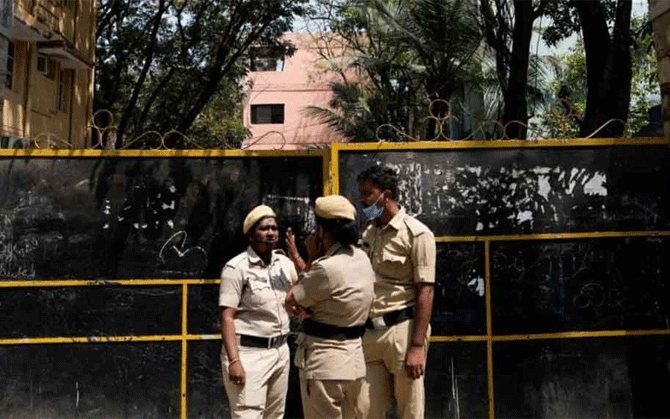 কর্তৃপক্ষের নির্দেশ তিলক কেটে কলেজে নয়। উত্তেজনা কর্নাটকে