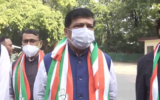 পদ্ম ছেড়ে হাত ধরলেন সুদীপ রায় বর্মন, আশিস সাহা ।