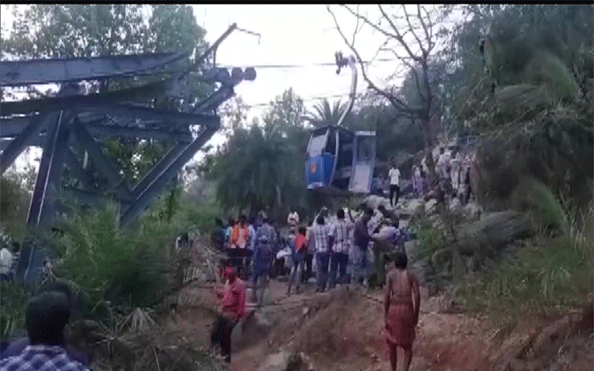 দেওঘরের ত্রিকূট পাহাড়ে রোপওয়ে দুর্ঘটনায় মৃত ২ মহিলা, আহত ১০ ।