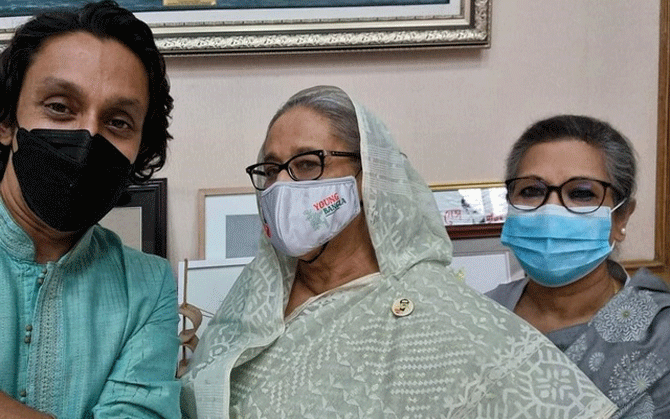 শেখ হাসিনা ‘ইয়ং বাংলার’ নবীন সদস্য ।