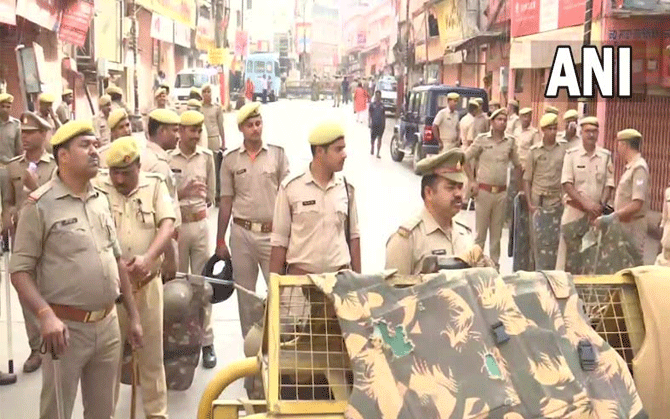 জ্ঞানবাপী মসজিদের ভিডিও সার্ভে শুরু, বারাণসীতে মোতায়েন বিশাল পুলিশবাহিনী