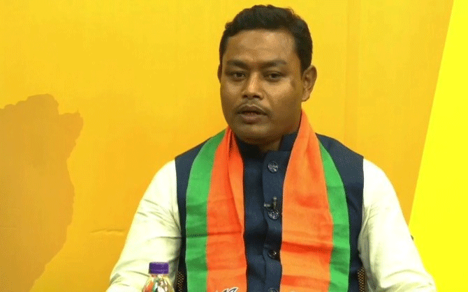 ‘শাহি মঞ্চ’ থেকে বাংলা ভাগের দাবি! বিস্ফোরক বিজেপি বিধায়ক