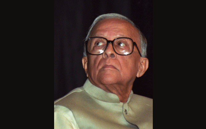 ওয়েব সিরিজে ফিরছেন কিংবদন্তি জ্যোতি বসু?