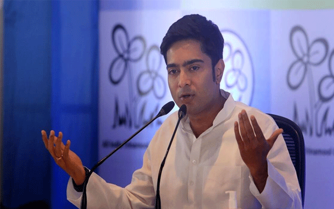 তিন দিন পরেই ত্রিপুরার দুই কেন্দ্রে উপনির্বাচন। আজ প্রচারে গিয়ে আগরতলায় অভিষেকের প্রশ্ন, ত্রিপুরার বেকারত্ব ১৮ শতাংশ।