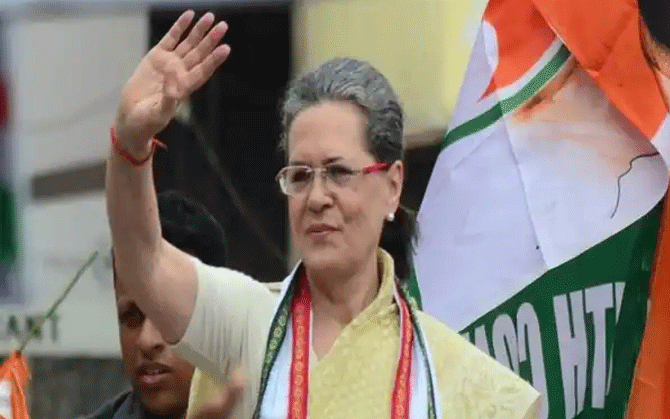 ইডি-র তলবের পরেই করোনা আক্রান্ত সনিয়া, রিপোর্ট পজিটিভ আসায় গেলেন নিভৃতবাসে