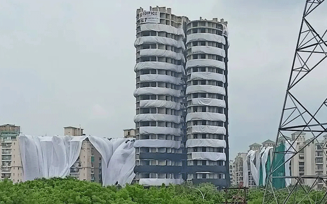 নিয়ম ভেঙ্গে নির্মান! ১৫ সেকেন্ডে মাটিতে লুটিয়ে পড়বে নয়ডার সর্বোচ্চ টুইন টাওয়ার!