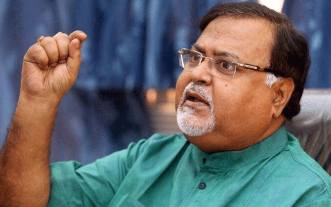 শিক্ষক নিয়োগ দুর্নীতি মামলায় পার্থ চট্টোপাধ্যায়ের বাড়িতে আবার ইডি হানা, অভিযুক্ত ‘মিডলম্যান’ প্রসন্ন রায়ের দফতরেও তল্লাশি