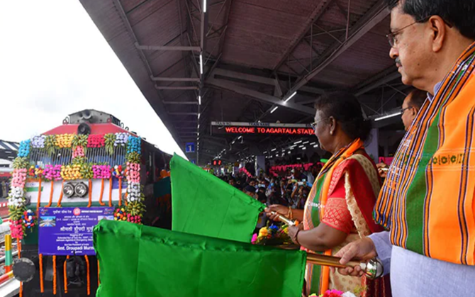 রেলপথে এবার কলকাতা থেকে সরাসরি আগরতলা, নতুন ট্রেনের উদ্বোধন রাষ্ট্রপতির