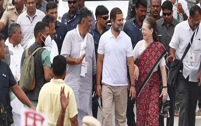 ভারত জোড়ো’‌ পদযাত্রায় সামিল হলেন সোনিয়া গান্ধী