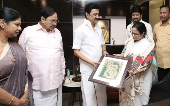 “স্ট্যালিন আমার ভাইয়ের মতো”, বললেন মমতা