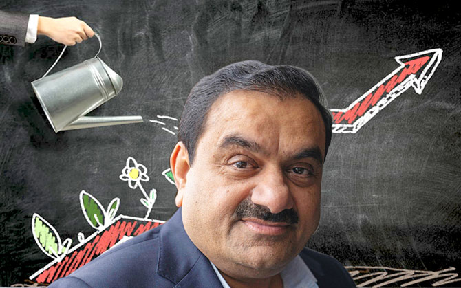 পর পর দুদিন আদানিদের শেয়ারের দর ঊর্ধ্বমূখী, নাটকীয় এই প্রত্যাবর্তনকে ঘিরে অর্থনীতিবিদদের প্রশ্ন