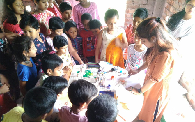 নবীন আঁকিয়েদের নিয়ে প্রান্তিক বাংলায় চিত্র কর্মশালা