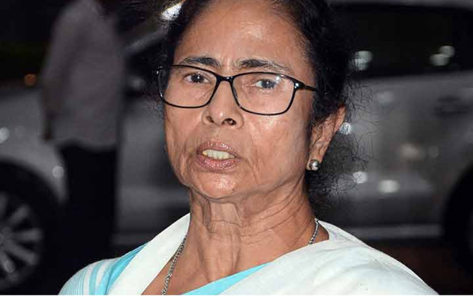 হাঁটুতে অস্ত্রপচার, বৃহস্পতিবার এসএসকেএমএ ভর্তি হতে পারেন মুখ্যমন্ত্রী