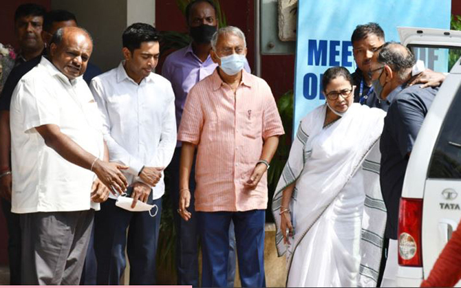 বেঙ্গালুরুর বিজেপি বিরোধী জোট বৈঠকে অংশ নিচ্ছে আরো আট দল।থাকছেন সোনিয়াও