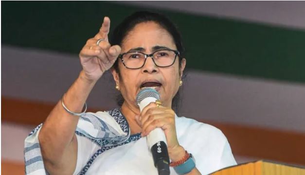যাঁকে খুশি উপাচার্য বানাচ্ছেন, কালো চশমা পরে জ্ঞান দিচ্ছেন, আনন্দকে নিশানা মমতার