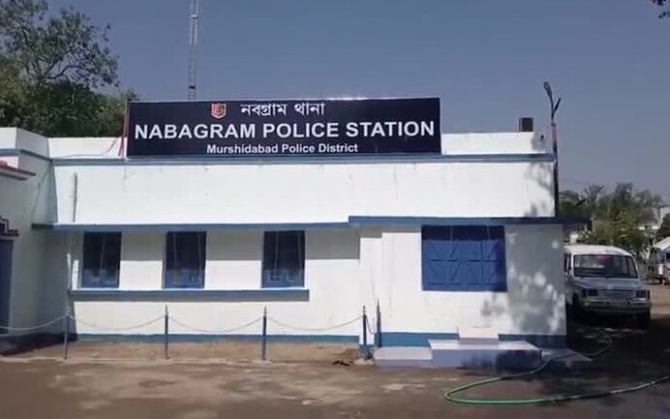 মুর্শিদাবাদের নবগ্রাম থানায় লকআপে যুবকের মৃত্যু। প্রতিবাদে সরব যাদব সমাজ, পিটিয়ে মারার অভিযোগে সাসপেন্ড থানার ওসি