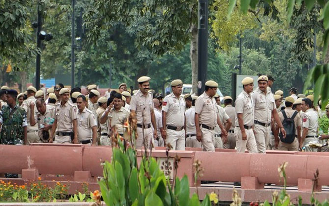 দিল্লি-সহ দেশজুড়ে নাশকতার ছক? গত চব্বিশ ঘণ্টায় বিস্ফোরক, অস্ত্র সমেত ধৃত ৫ আইএসআইএস জঙ্গি