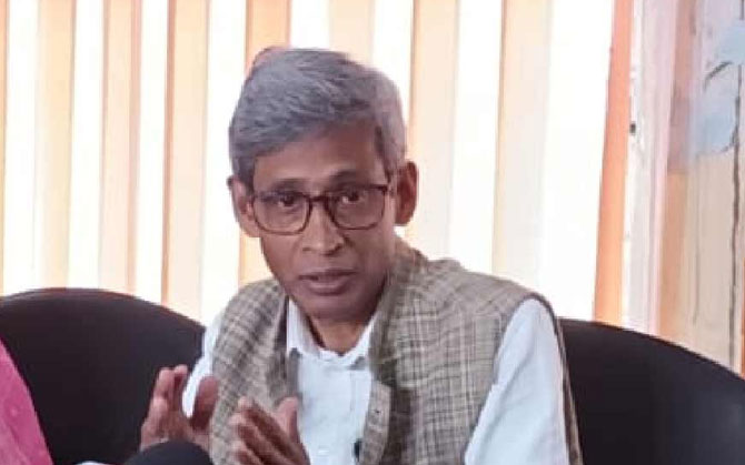 আদালতের নির্দেশে সিবিআই দফতর নিজাম প্যালেসে হাজিরায় গেলেন প্রাথমিক শিক্ষা পর্ষদের সভাপতি গৌতম পাল