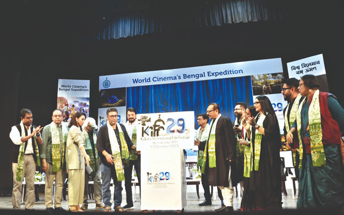 পারিশ্রমিক না নিয়ে চলচ্চিত্র উৎসবের টাইটেল সং গাইলেন অরিজিৎ সিং