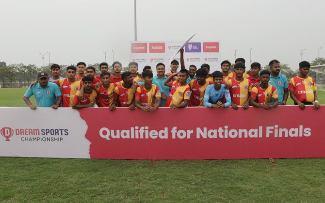 নাটকীয় সাডেন ডেথে ৯–৮ ব্যবধানে জিতে ড্রিম স্পোর্টস ফুটবলের জাতীয় পর্যায়ের ফাইনাল পর্বে ইস্টবেঙ্গল