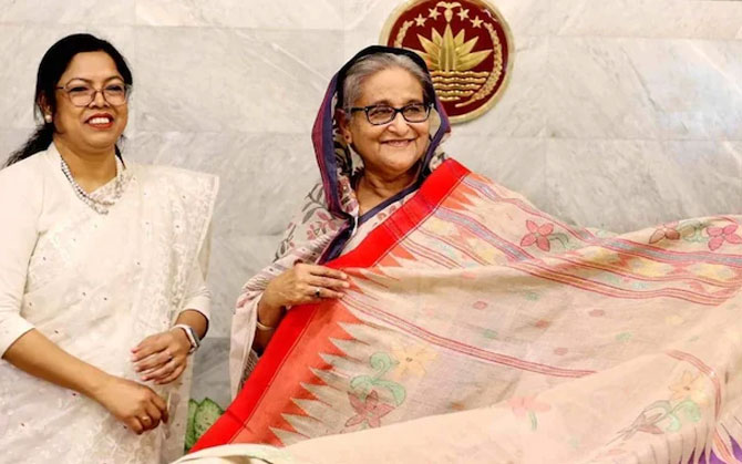 ভারতীয় পন্য বয়কট প্রচারের বিরুদ্ধে সরব হাসিনা।বিঁধলেন বিরোধী বিএনপিকে