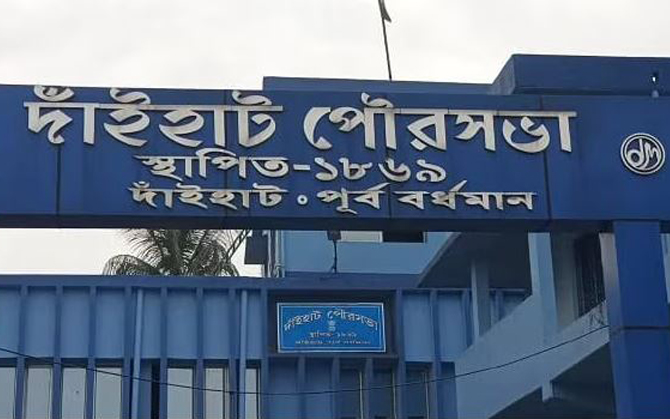 ইস্তফা দাঁইহাটের তৃণমূলের পুরপ্রধানের
