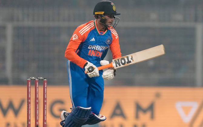 অভিষেকের ঝড়ে উড়ে গেল ইংল্যান্ড, প্রথম ম্যাচেই ৭ উইকেটে সহজ জয় ভারতের