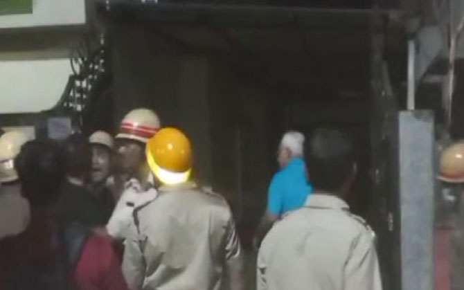 সল্টলেকে বাড়ির তিনতলায় ঘরে ভয়াবহ অগ্নিকাণ্ড, অগ্নিদগ্ধ হয়ে মৃত্যু এক ব্যক্তির