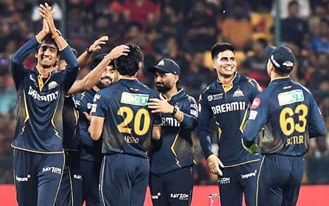 রাজস্থান রয়্যালসকে ৫৮ রানে উড়িয়ে শীর্ষে উঠে এল গুজরাট টাইটান্স