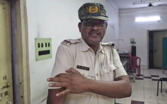 মহেশতলায় ট্রাফিক পুলিশকে মারধর, কিয়স্কে ভাঙচুর
