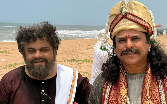সৃজিত মুখার্জির গৌরাঙ্গযাত্রায়, ‘নীল রঙে মিশে গেল লাল’