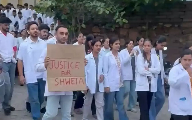 ‌নির্যাতনের শিকার হয়ে আত্মঘাতী চিকিৎসক পড়ুয়া, বিক্ষোভ উদয়পুরের প্যাসিফিক ডেন্টাল কলেজে