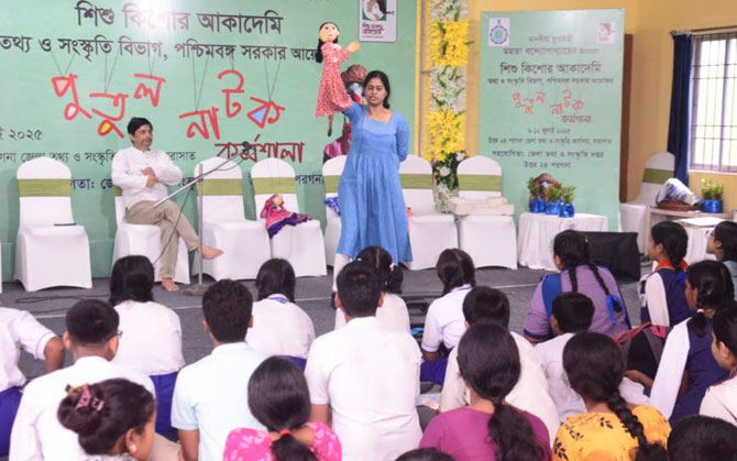 শিশু কিশোরদের নিয়ে পুতুল নাটকের কর্মশালা বারাসতে।