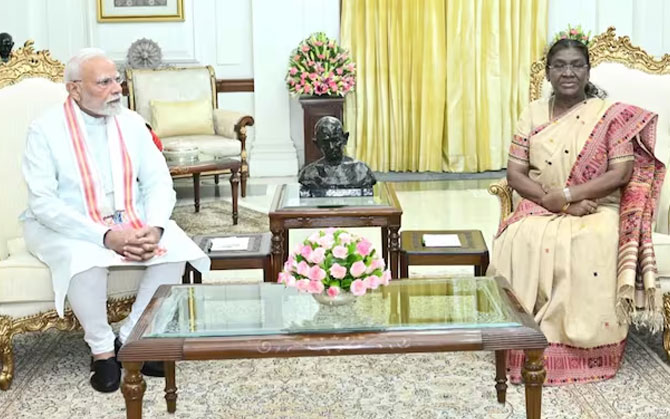 রাজ্যের মর্যাদা ফিরে পাচ্ছে জম্মু ও কাশ্মীর? রাষ্ট্রপতির সঙ্গে মোদী ও শাহের বৈঠকে জল্পনা তীব্র