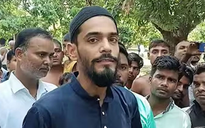 ধর্মতলায় আইএসএফ-এর প্রতিবাদ মিছিল ঘিরে ধুন্ধুমার ! পুলিশের সঙ্গে খণ্ডযুদ্ধ, আটক নওশাদ সিদ্দিকী