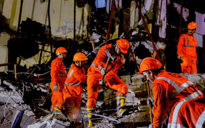 চারতলা ভবন ভেঙে মহারাষ্ট্রে নিহত ১৫, আহত বহু