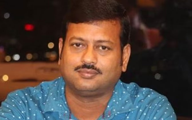 ইডিকে দেখে পালানোর চেষ্টা, মোবাইল গেল নর্দমায়। ফের বিতর্কে তৃণমূল বিধায়ক জীবনকৃষ্ণ সাহা