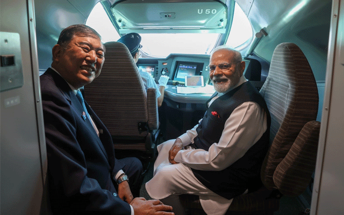 জাপানের প্রধানমন্ত্রীর সঙ্গে বুলেট ট্রেনে ভ্রমণ, সেন্দাইয়ে গুরুত্বপূর্ণ শিল্পাঞ্চল পরিদর্শন মোদির