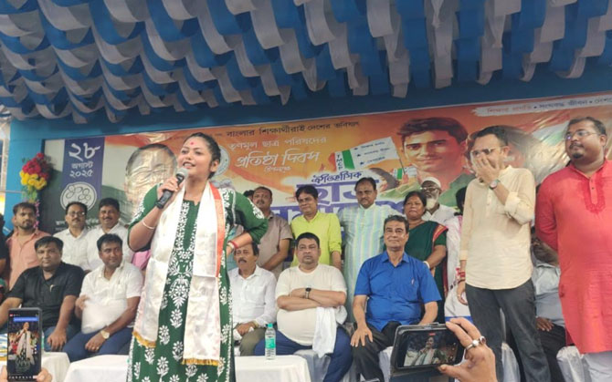 সাংসদ সায়নীর নেতৃত্বে মিছিল বাদুড়িয়ায়