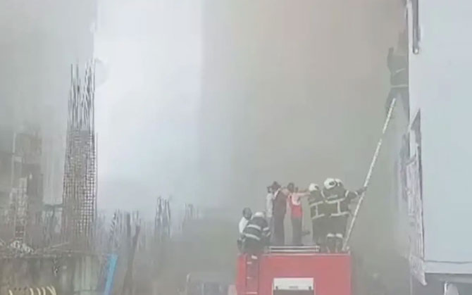 মুম্বইয়ে ২৪ তলা ভবনে ভয়াবহ অগ্নিকাণ্ড, মৃত এক মহিলা, আহত ৩৬