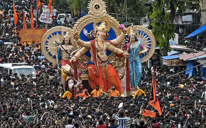 ৪০০ কেজি আরডিএক্স, ১৪ জন জঙ্গি! বোমা হামলার ১ কোটি মানুষকে মেরে ফেলার হুমকি, ‘হাই অ্যালার্ট’ মুম্বাইয়ে