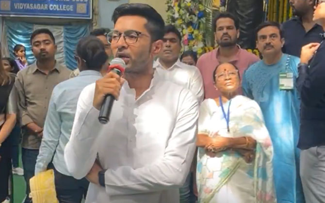 অমিত কন্ঠে ‘সোনার বাংলা’ !  তীব্র নিন্দা অভিষেকের