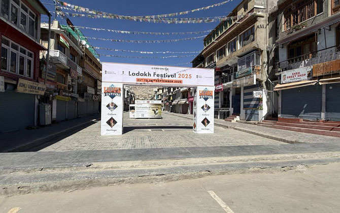 লাদাখে দাবানলের চেহারা নিচ্ছে ‘গণআন্দোলন’! পাল্লা দিয়ে চলছে পুলিশি ধরপাকর, তদন্তের মুখে সোনম ওয়াংচুক। কার্গিল, লেহ-তে চলছে কারফিউ