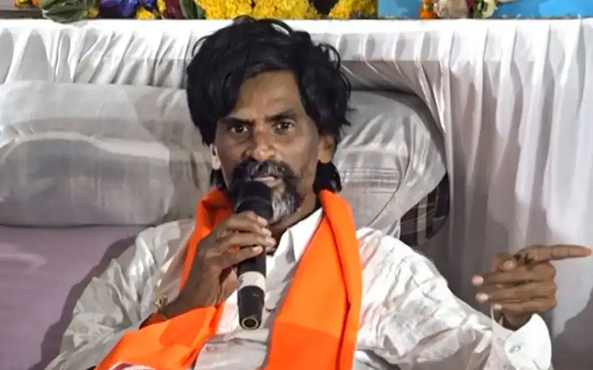 দাবির কাছে নতিস্বীকার মহারাষ্ট্র সরকারের, অনশন ভাঙলেন ‘‌মারাঠা কোটা’‌ আন্দোলনের নেতা জারাঙ্গে