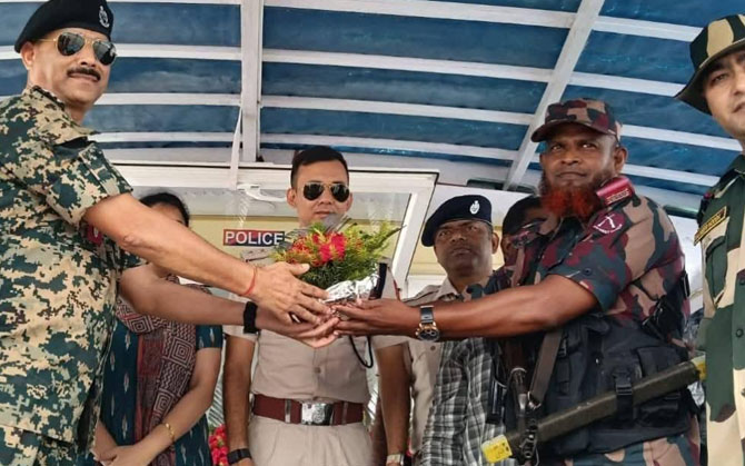 টাকির বিজয়ার গৌরব ফেরাতে উদ্যোগী পুরসভা। বিএসএফ–‌বিজিবির বৈঠকে সদর্থক আলোচনা।