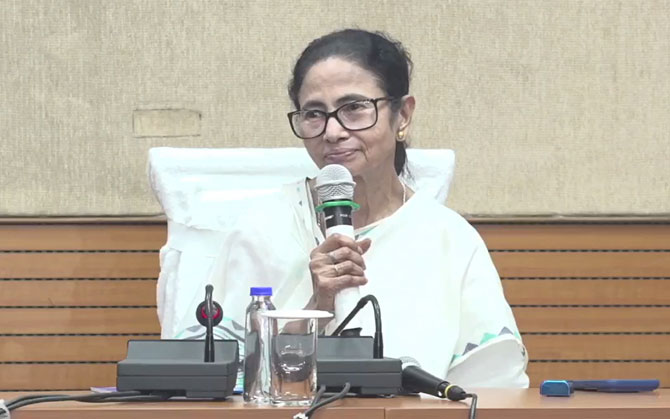 নেপালে অশান্তি, আটকে ভারতীয়রা — পরিস্থিতি স্বাভাবিক না হওয়া পর্যন্ত উত্তরবঙ্গেই থাকবেন মমতা!