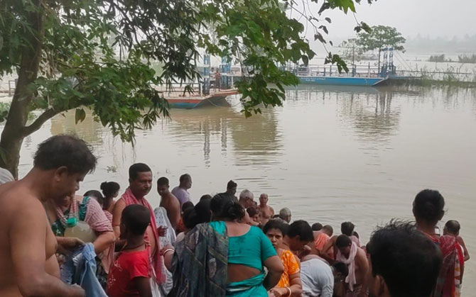 জলস্তর বেড়েছে সব নদীতে, আশঙ্কা পুণ্যস্নানে