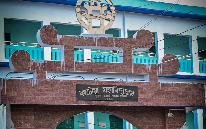 রেজাল্ট জট কাটল, মার্কশিট পেলেন কলেজের ৯২ পরীক্ষার্থী, অভিযুক্ত অধ্যাপকদের শোকজ