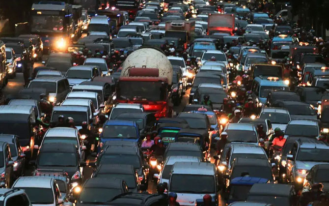 দিল্লি-কলকাতা জাতীয় সড়কে বিভীষিকা ! ৪ দিন ধরে ৬৫ কিমি জুড়ে যানজট, বৃষ্টিতে নাকাল বিহার