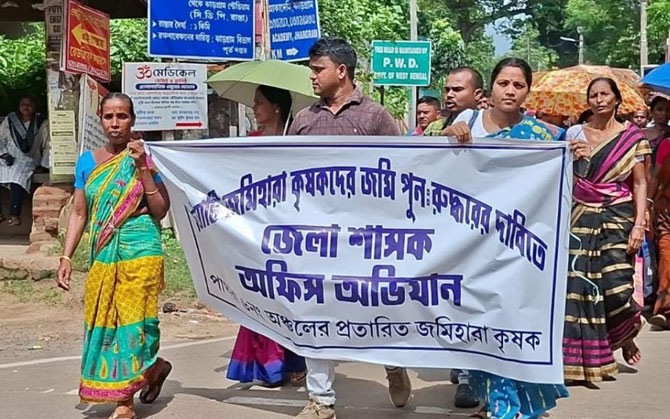ঝাড়গ্রামের ‘বিক্রি’ হয়ে গেল গোটা গ্রাম ! বকরা-সহ চারটি মৌজায় ৪০০ একর জমি বেহাত, নথিভিত্তিক প্রতারণার অভূতপূর্ব ঘটনা